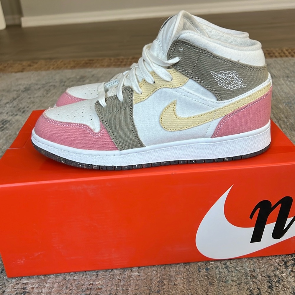 Women’s Nike Air Jordan sz 8